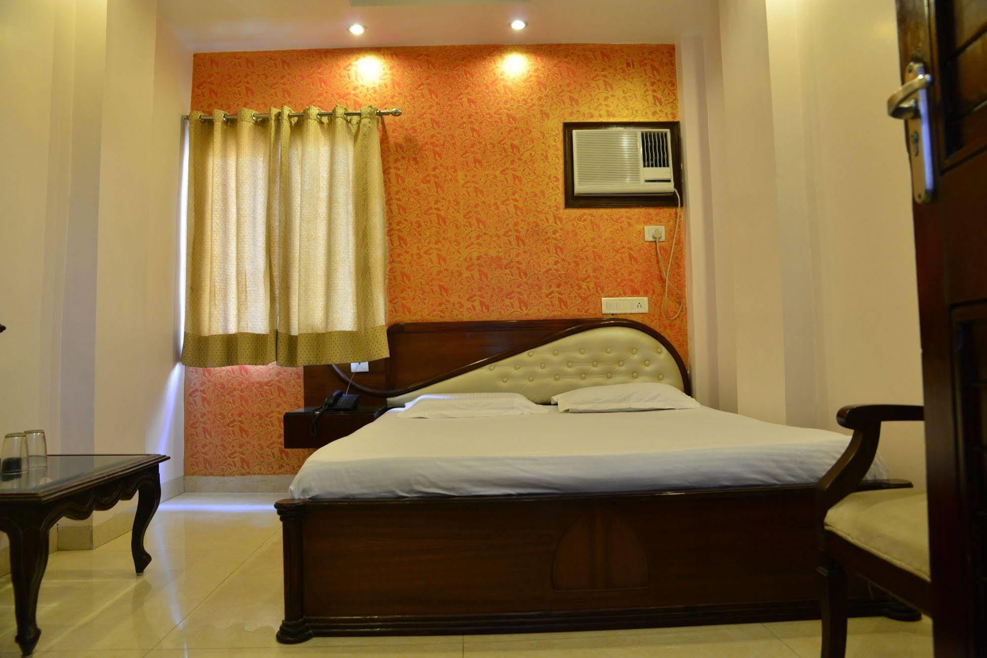 Amax Inn New Delhi Exterior photo