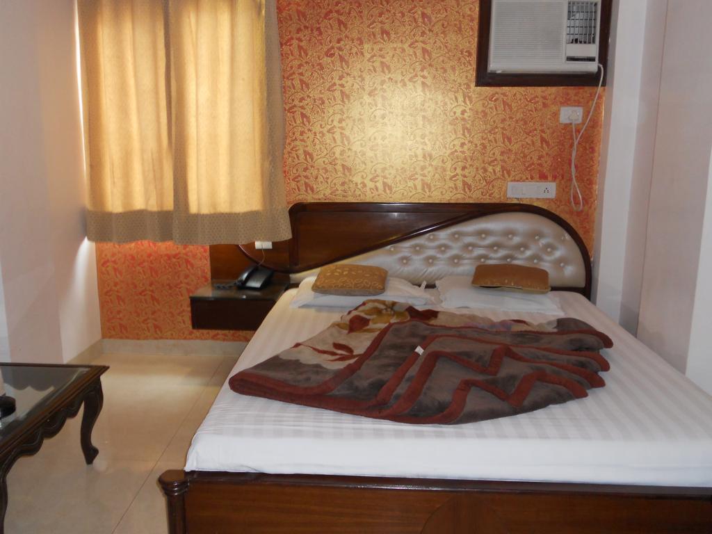 Amax Inn New Delhi Room photo